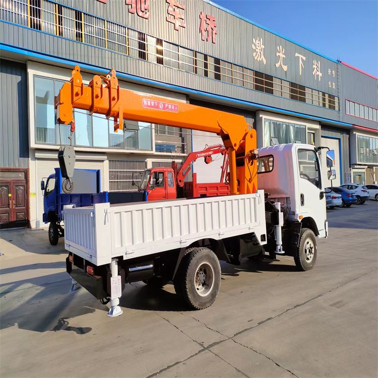 和林格尔县三轮随车吊定制 农用改装机自备吊中瑞长期出售